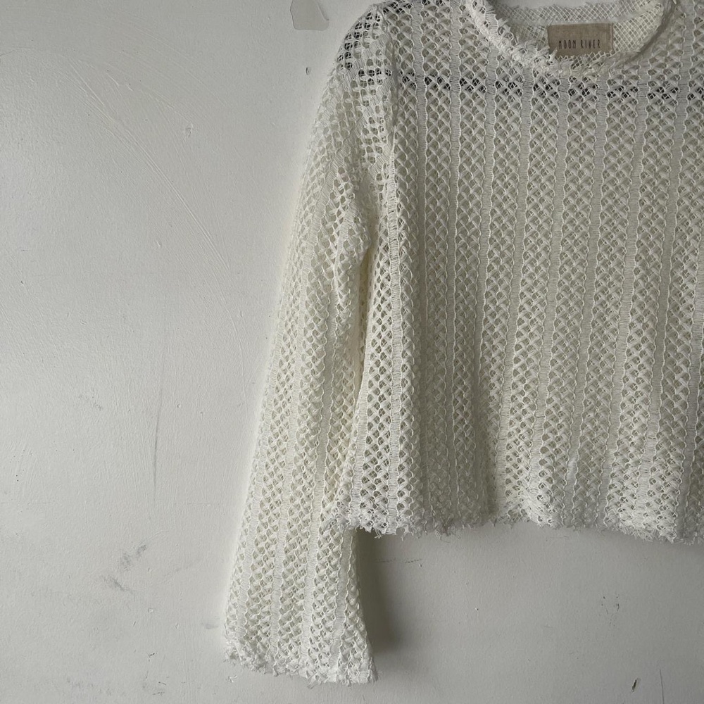 Moon River White Textured Long Bell Sleeve Blouse Top Size S